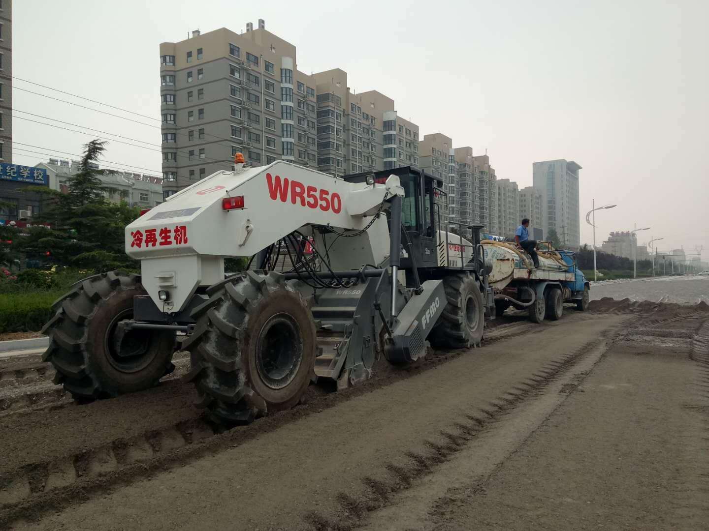 概述冷再生机的沥青路面施工原理和优点！